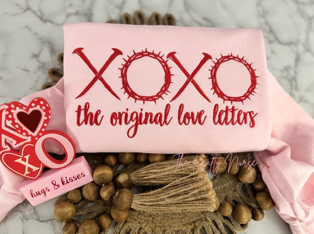 EMBROIDERED ORIGINAL LOVE LETTERS XOXO SWEATSHIRT