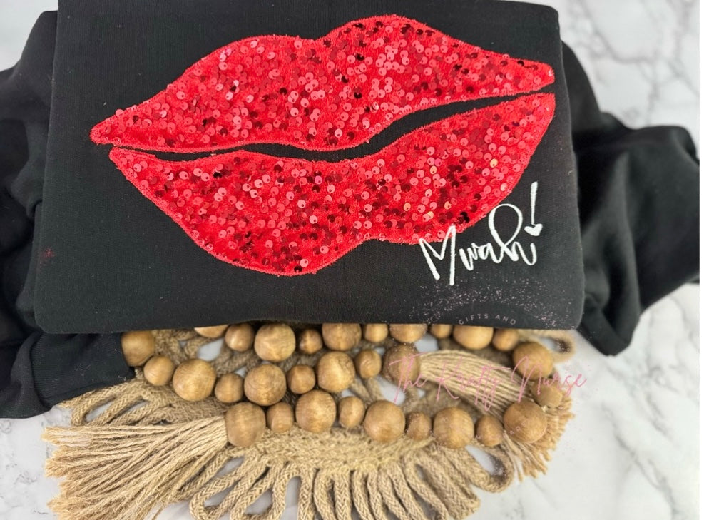 MWAH EMBROIDERED RED SEQUIN LIP APPLIQUÉ SWEATSHIRT
