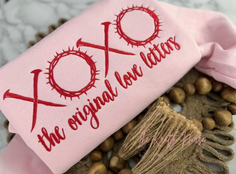 EMBROIDERED ORIGINAL LOVE LETTERS XOXO SWEATSHIRT