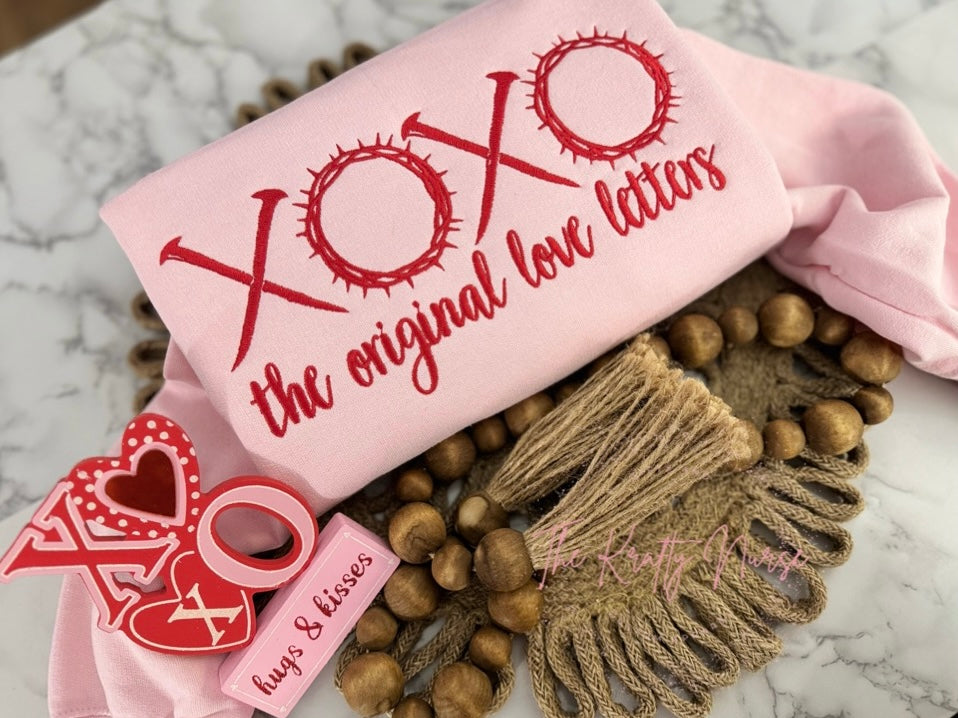 EMBROIDERED ORIGINAL LOVE LETTERS XOXO SWEATSHIRT