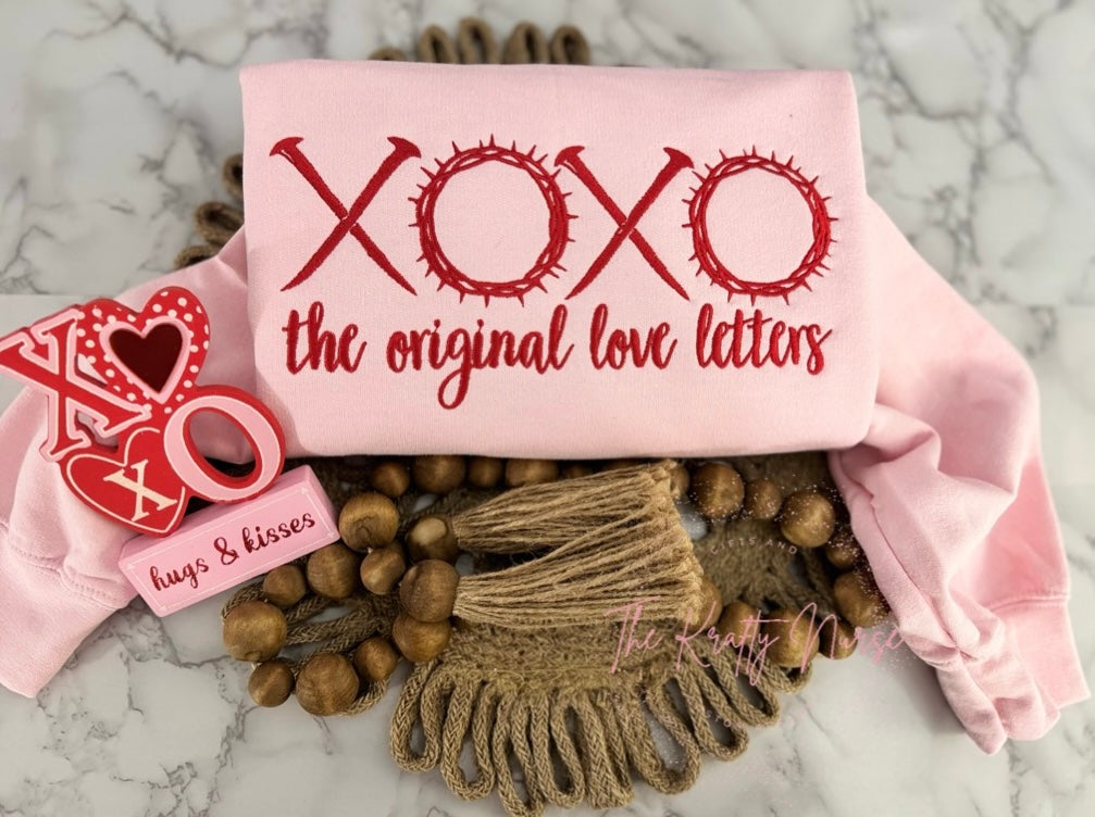 EMBROIDERED ORIGINAL LOVE LETTERS XOXO SWEATSHIRT