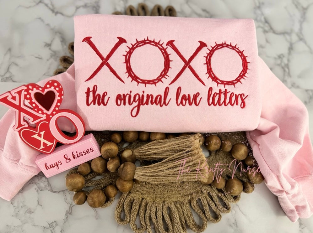 EMBROIDERED ORIGINAL LOVE LETTERS XOXO SWEATSHIRT