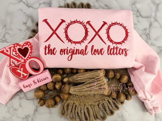 EMBROIDERED ORIGINAL LOVE LETTERS XOXO SWEATSHIRT